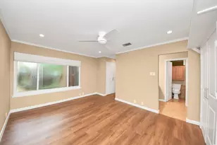 153 Litchfield Ln, Houston, TX 77024 - Photo 24