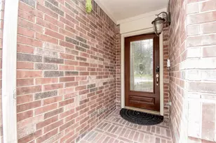 17302 Pecan Acres Dr, Sugar Land, TX 77498 - Photo 8