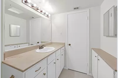 800 Post Oak Boulevard #31, Houston, TX 77056 - Photo 12
