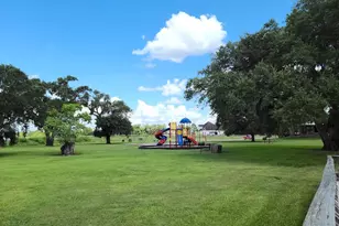 912 Wagon Wheel Trail, Angleton, TX 77515 - Photo 4