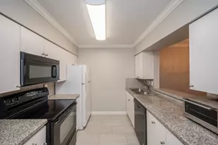 9015 Gaylord St, Hedwig Village, TX 77024 - Photo 8