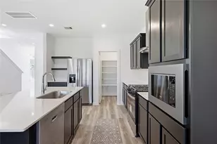 2919 Crown Gate Dr, Houston, TX 77047 - Photo 10