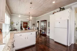 210 W Calhoun St, El Campo, TX 77437 - Photo 16