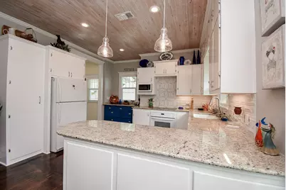 210 W Calhoun Street, El Campo, TX 77437 - Photo 18