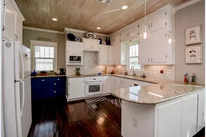 210 W Calhoun Street, El Campo, TX 77437 - Photo 6