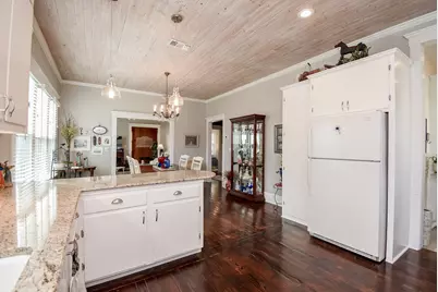 210 W Calhoun Street, El Campo, TX 77437 - Photo 16