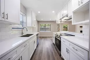 8826 Tanager St, Houston, TX 77036 - Photo 14