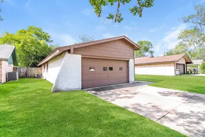 4427 Ravine Drive, Friendswood, TX 77546 - Photo 2