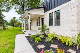 8031 Round Rock Dr, Houston, TX 77049 - Photo 2