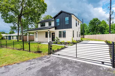 8031 Round Rock Drive, Houston, TX 77049 - Photo 4