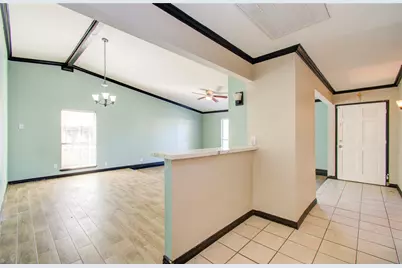 8014 Streamside Drive, Houston, TX 77088 - Photo 10