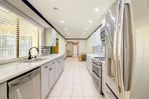 8014 Streamside Dr, Houston, TX 77088 - Photo 16