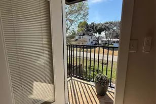 219 S 7th St, Beasley, TX 77417 - Photo 6