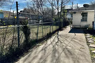 404 James St, Houston, TX 77009 - Photo 6