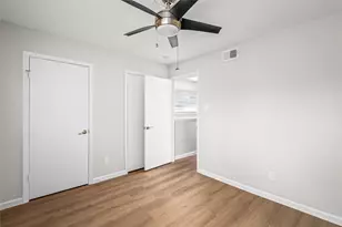 5000 Glenmont Dr, Houston, TX 77081 - Photo 20