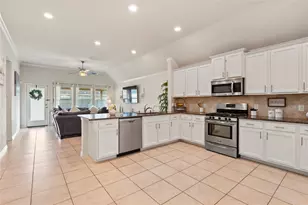 13726 Madera Bend Ln, Rosharon, TX 77583 - Photo 10