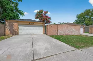 15818 Alta Mar Dr, Houston, TX 77083 - Photo 1