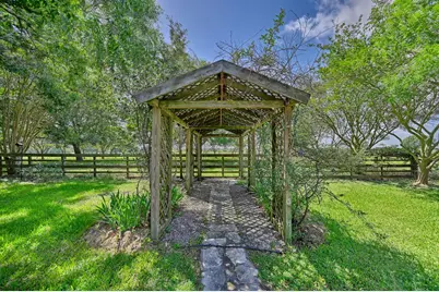 3348 W Ueckert, Bellville, TX 77418 - Photo 36