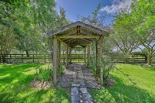 3348 W Ueckert, Bellville, TX 77418 - Photo 36