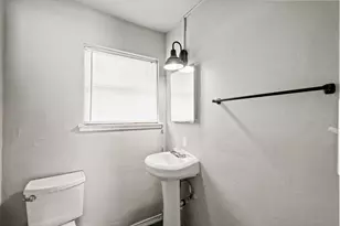 8118 Panay Dr, Houston, TX 77033 - Photo 6