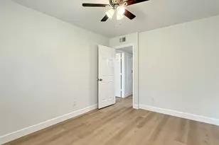 1016 E Walker St, League City, TX 77573 - Photo 14