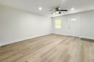 1016 E Walker St, League City, TX 77573 - Photo 8