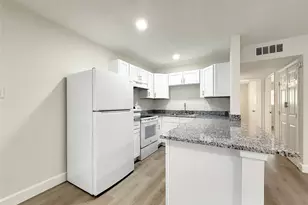 1016 E Walker St, League City, TX 77573 - Photo 12