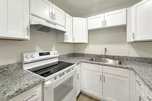 1016 E Walker St, League City, TX 77573 - Photo 10