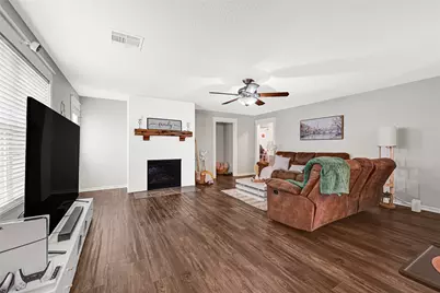 9825 Hyacinth Way, Conroe, TX 77385 - Photo 4
