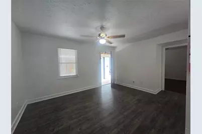 918 Winnie #110, Galveston, TX 77550 - Photo 4
