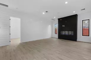 943 W 31st St, Houston, TX 77018 - Photo 6