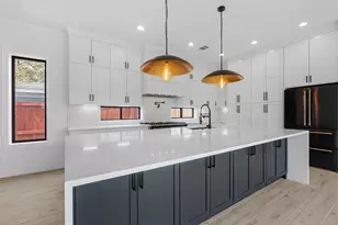 943 W 31st St, Houston, TX 77018 - Photo 12