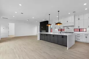 943 W 31st St, Houston, TX 77018 - Photo 4