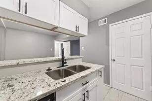 2100 Wilcrest Dr, Houston, TX 77042 - Photo 16