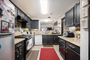 13807 Bonnetbriar Ln, Sugar Land, TX 77498 - Photo 10