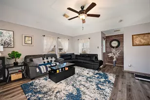 13807 Bonnetbriar Ln, Sugar Land, TX 77498 - Photo 4