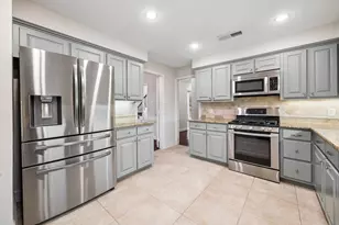 9517 Bayou Brook St, Houston, TX 77063 - Photo 10