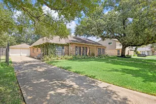 11010 Overbrook Ln, Houston, TX 77042 - Photo 2