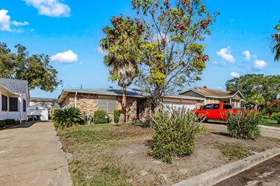 5206 Avenue P 1/2, Galveston, TX 77551 - Photo 1
