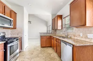 10414 Whisper Bluff Dr, Humble, TX 77396 - Photo 8