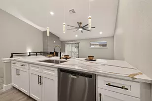 6750 Sands Point Dr, Houston, TX 77074 - Photo 20