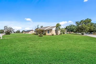 810 Main Street, Hempstead, TX 77445 - Photo 32