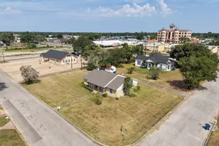 810 Main St, Hempstead, TX 77445 - Photo 8