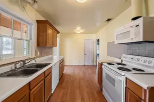 810 Main St, Hempstead, TX 77445 - Photo 12