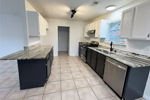 918 Bolton Ct, Tomball, TX 77375 - Photo 4