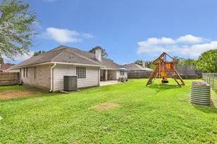 210 Regal Ln, Liberty, TX 77575 - Photo 10