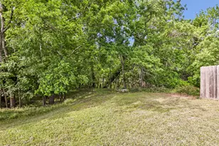 210 Regal Ln, Liberty, TX 77575 - Photo 8