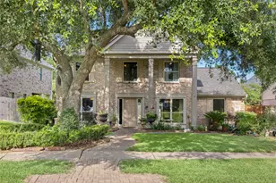 4134 Lakepointe Forest Dr, Seabrook, TX 77586 - Photo 2