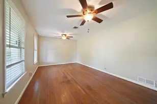 9802 Cedardale Dr, Houston, TX 77055 - Photo 4