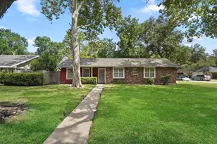 9802 Cedardale Dr, Houston, TX 77055 - Photo 2